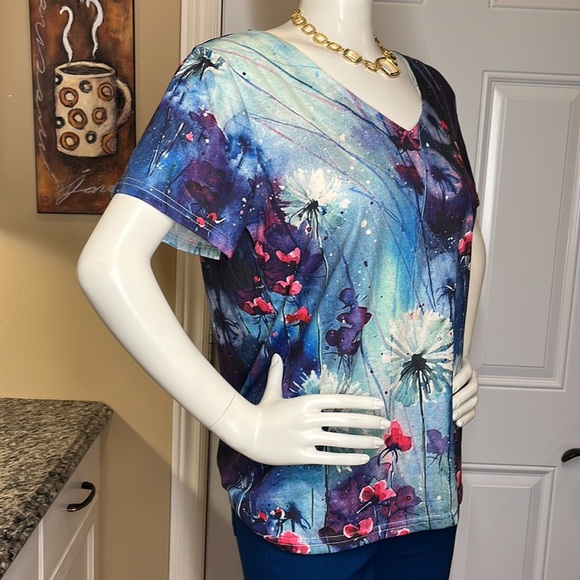 New medium Tshirt - Picture 5 of 5